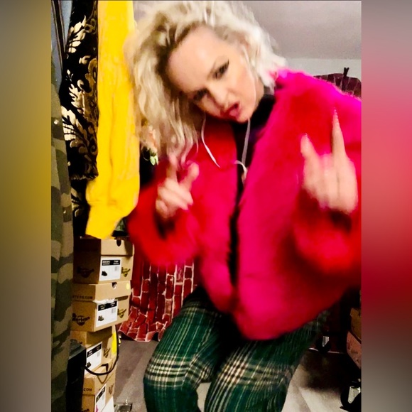 🤗SO FLUFFY pink🤗Forever 21🤗Size S🤗 Worn once🙃 Preloved by me!🤗CUTE🥰 - Picture 12 of 13